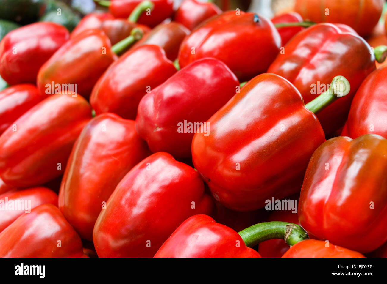 Sweet Pepper ( pepe verde ) nel mercato Foto Stock