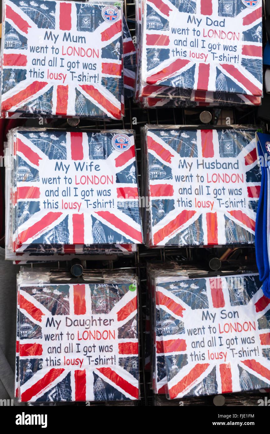 London souvenir t-shirt per vendita a Camden Town, Londra Foto Stock