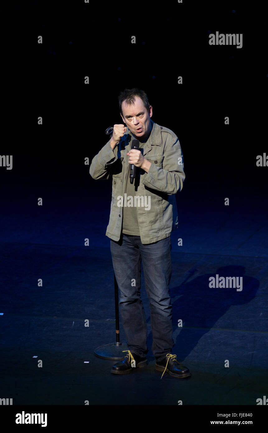 Comico dal vivo presso un Belter per il Rifugio commedia di notte per la raccolta di fondi per Hackney notte invernale rifugio Ottobre 2013 Foto Stock