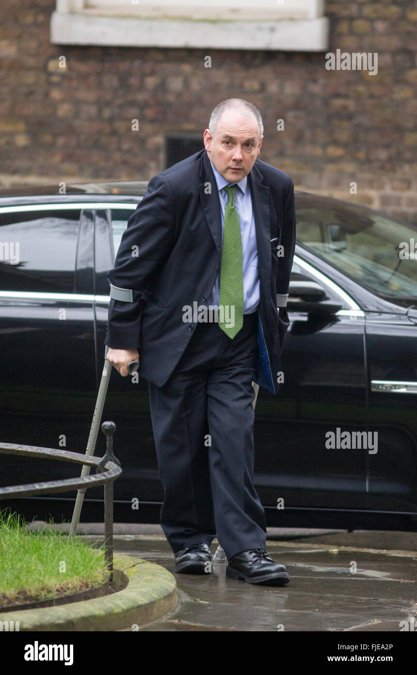 Robert Halfon,Ministro senza portafoglio,arriva a Downing street a frequentare Cabinet Foto Stock