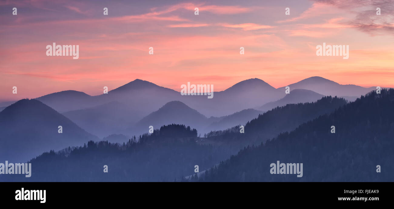 Tramonto nelle montagne Slovene Foto Stock