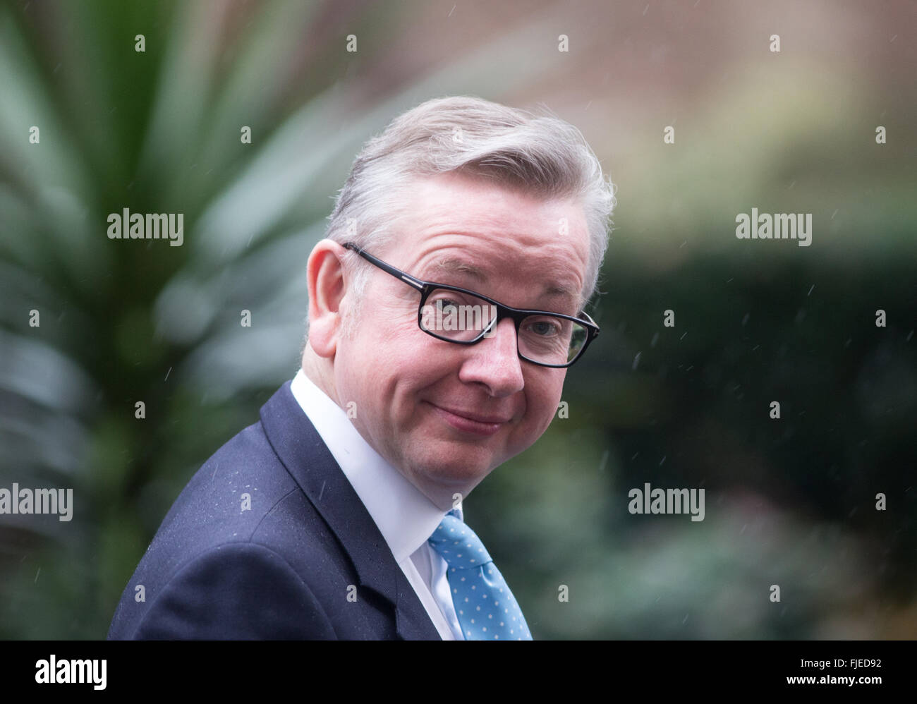Michael Gove,il segretario di Stato per la giustizia,lascia il numero 10 di Downing Street.Egli è la campagna a lasciare l'UE Foto Stock