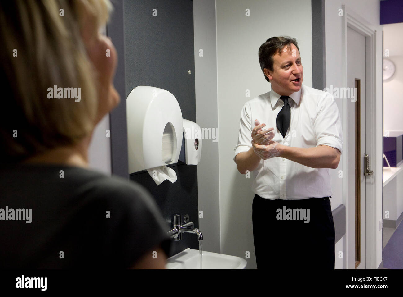 David Cameron in visita a Salford Royal Hospital Foto Stock