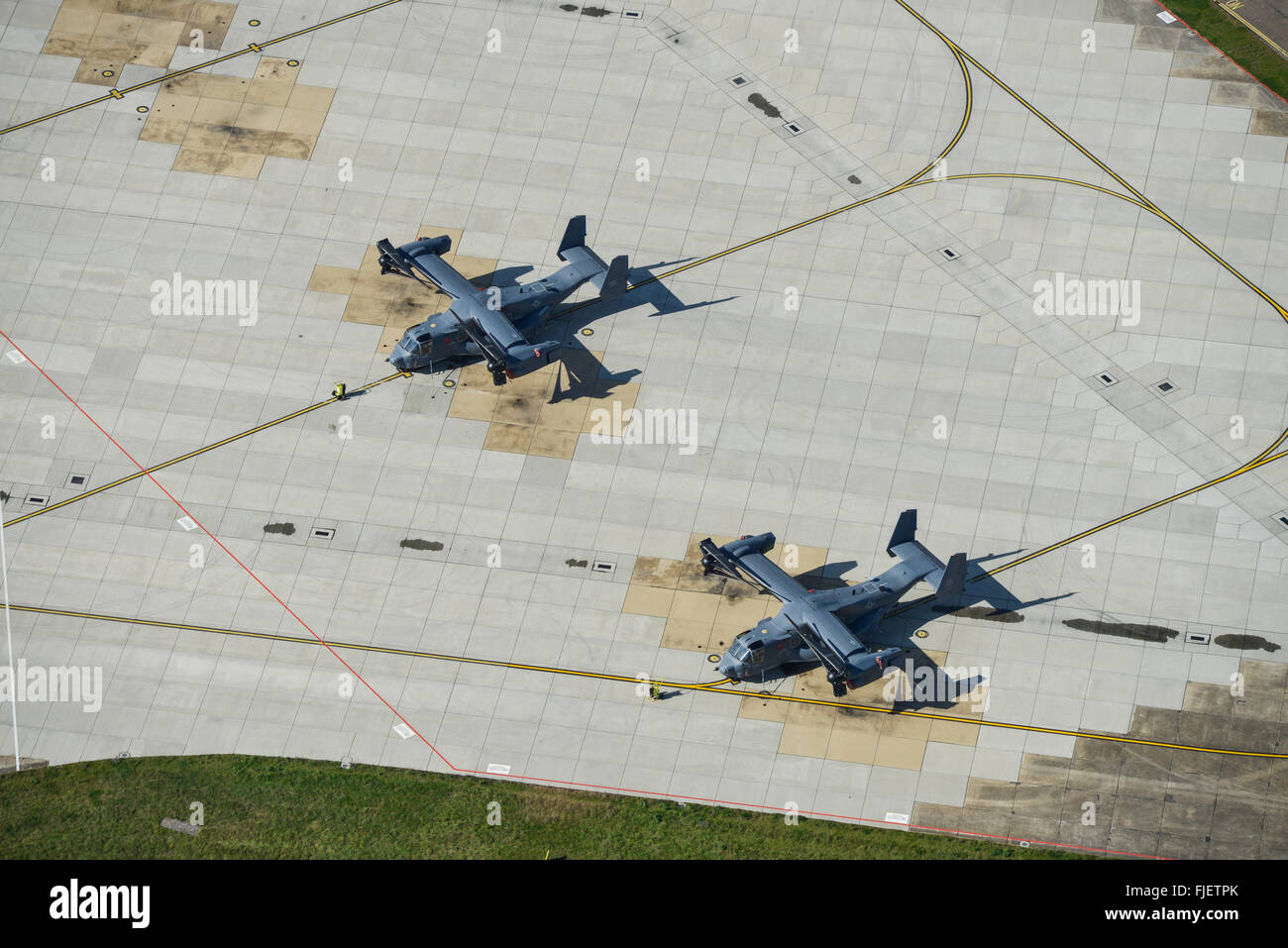 Aereo militare statunitense sul piazzale di un aerodromo in Inghilterra Foto Stock