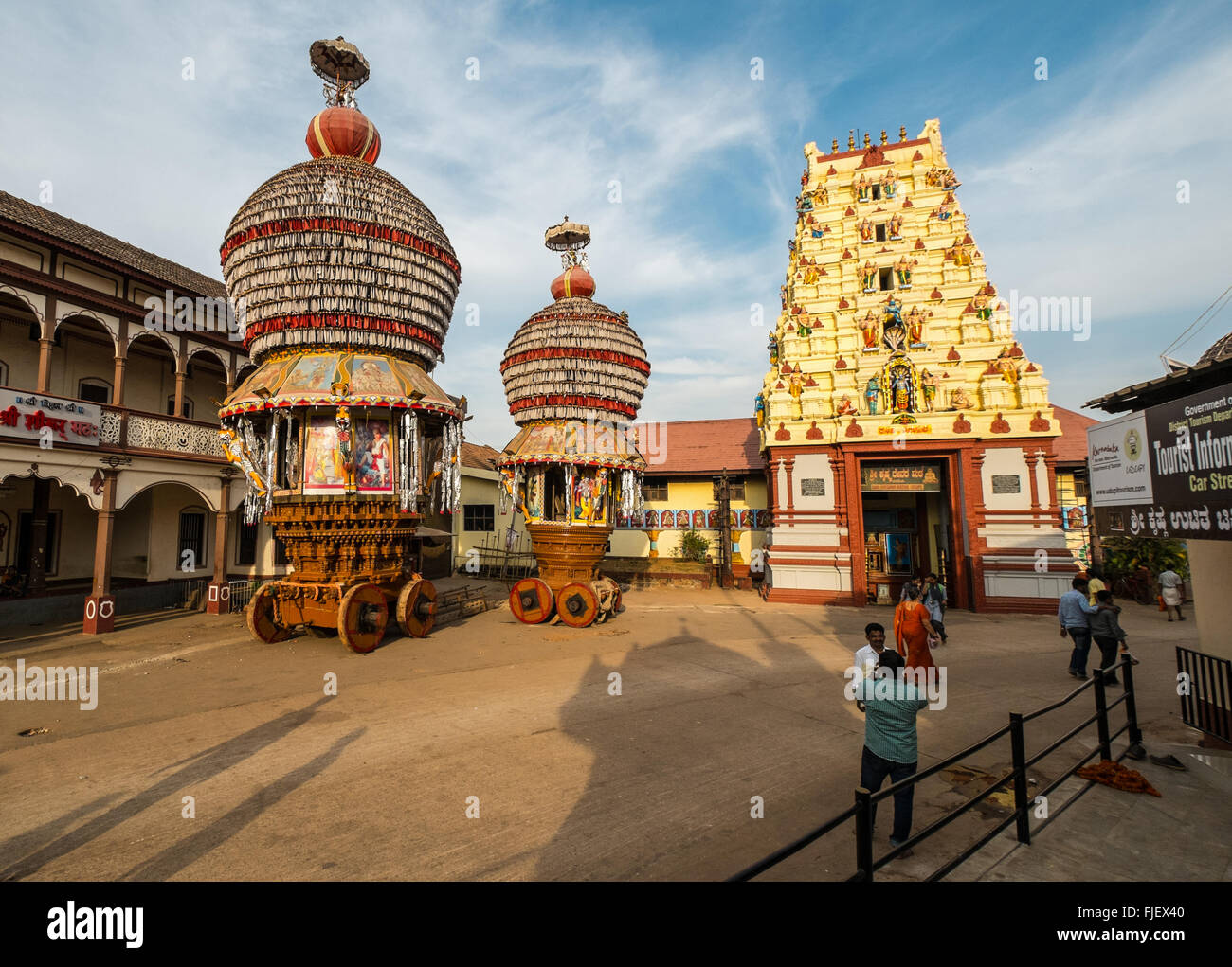 Grandi cerimoniali di carri presso il tempio di Krishna in Udupi, India Foto Stock
