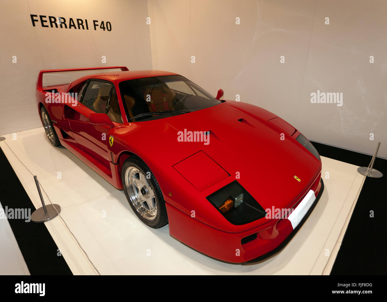 Una Ferrari F40 sulla visualizzazione statica, nel "Evoluzione della supercar" del 2016 London Classic Car Show. Foto Stock