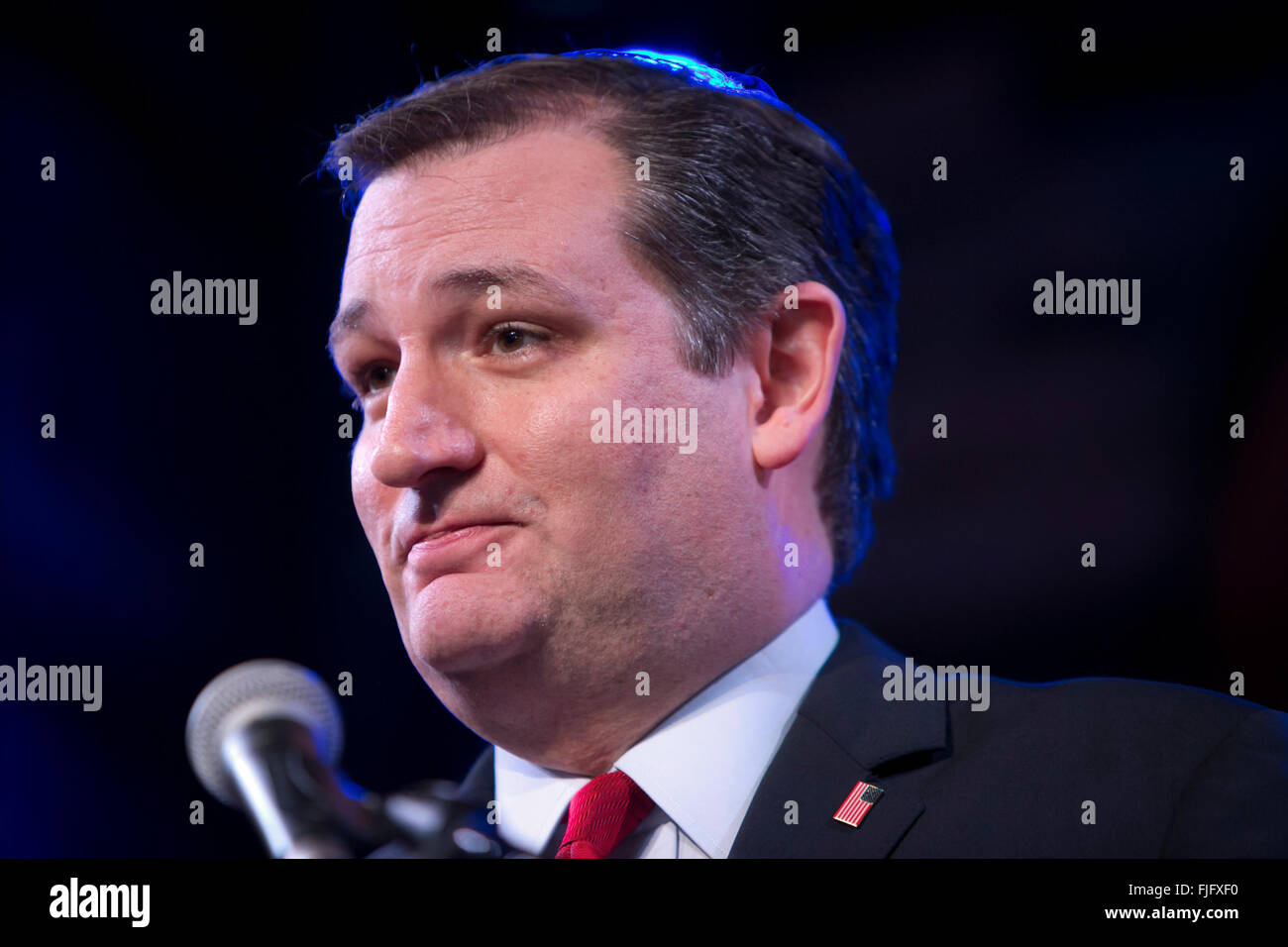 Presidenziale repubblicano speranzoso Ted Cruz risolve folla mentre assaporando la vittoria in Texas elezione primaria con i sostenitori Foto Stock