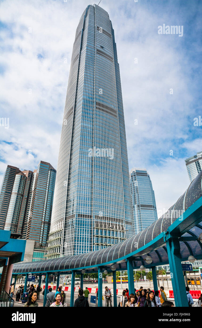 Cina, Hong Kong, il distretto centrale, vista del 415 metri di torre di due Centro finanziario internazionale Foto Stock