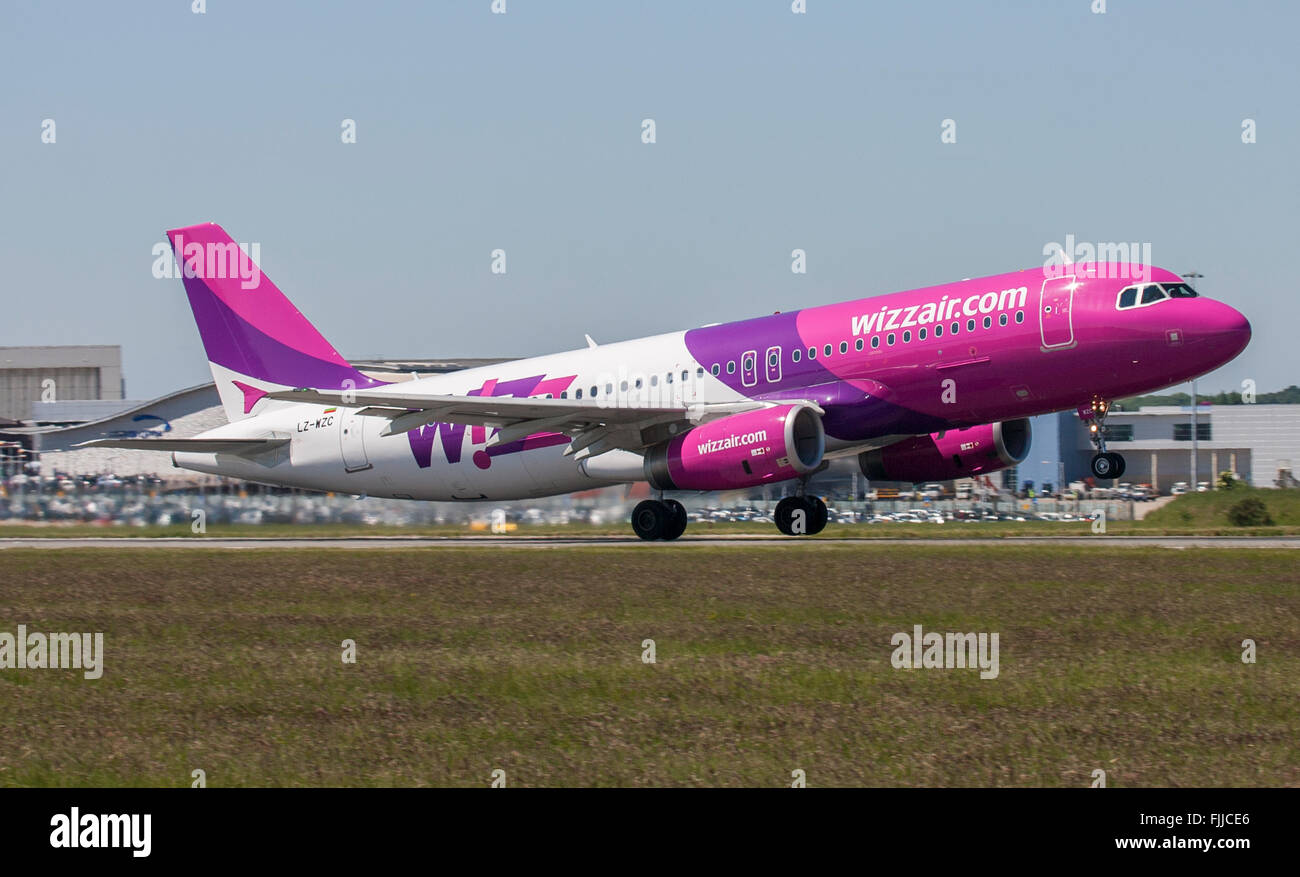 Airbus A320 Wizzair Airlines presso LTN London Luton Airport Foto Stock