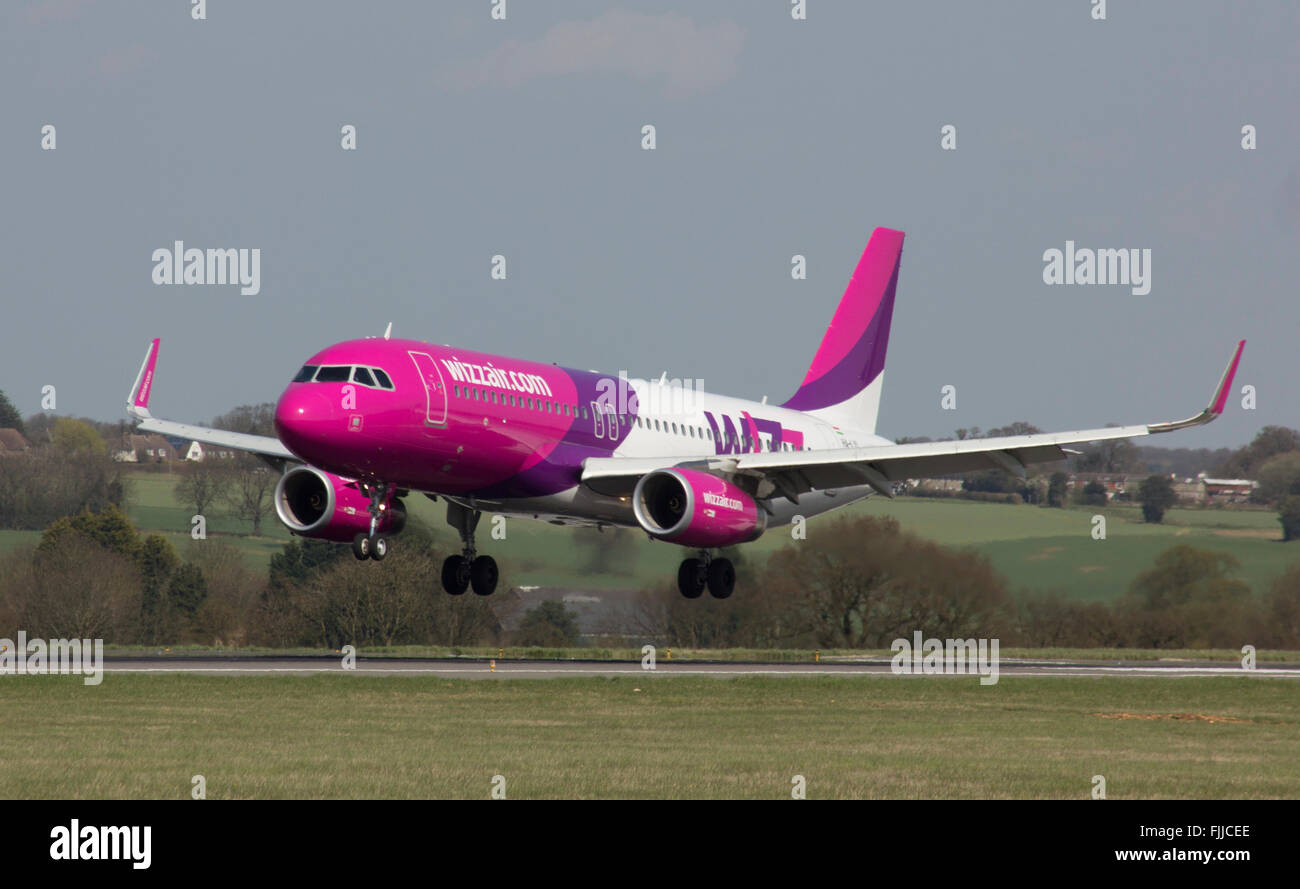 Airbus A320 Wizzair Airlines presso LTN London Luton Airport Foto Stock