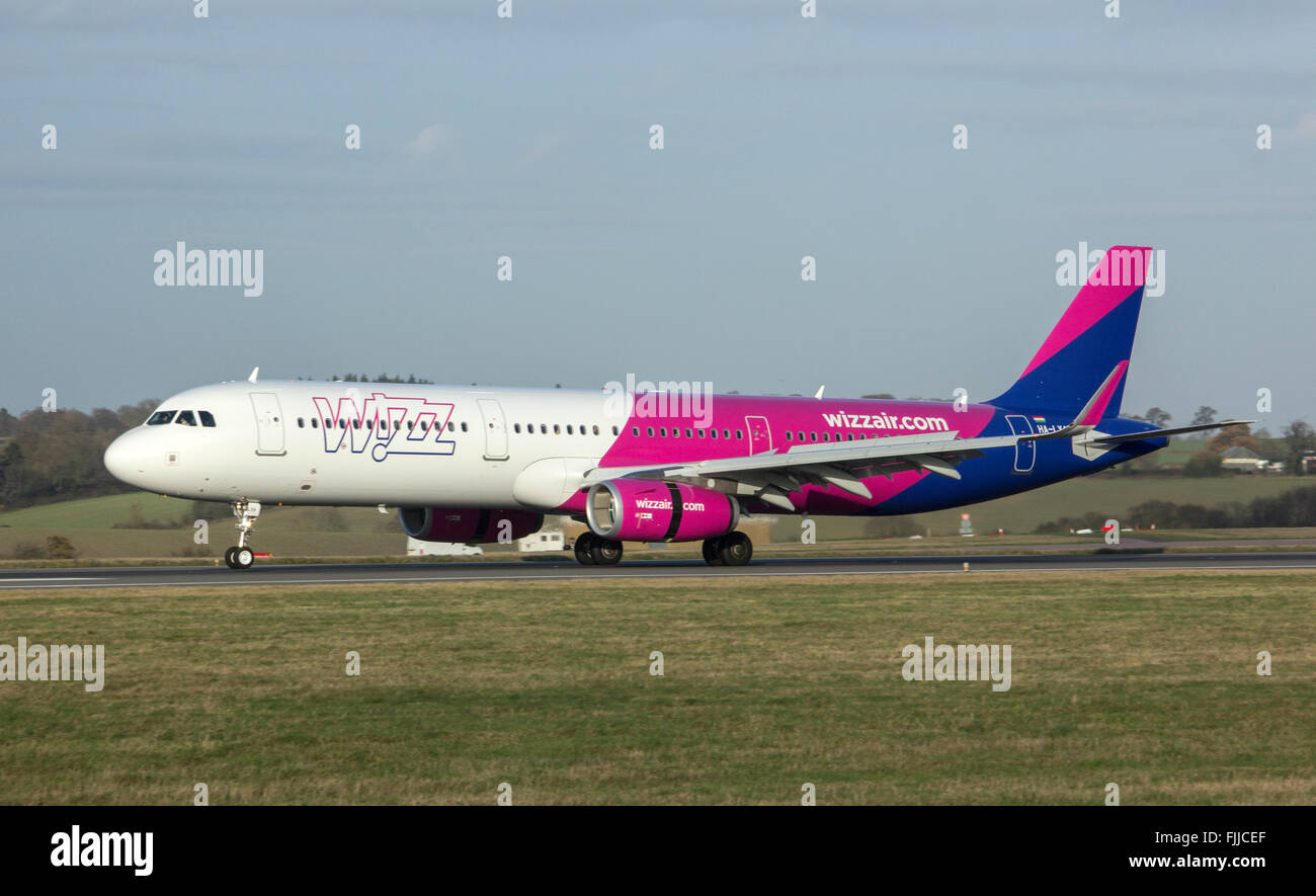 Airbus A320 Wizzair Airlines presso LTN London Luton Airport Foto Stock