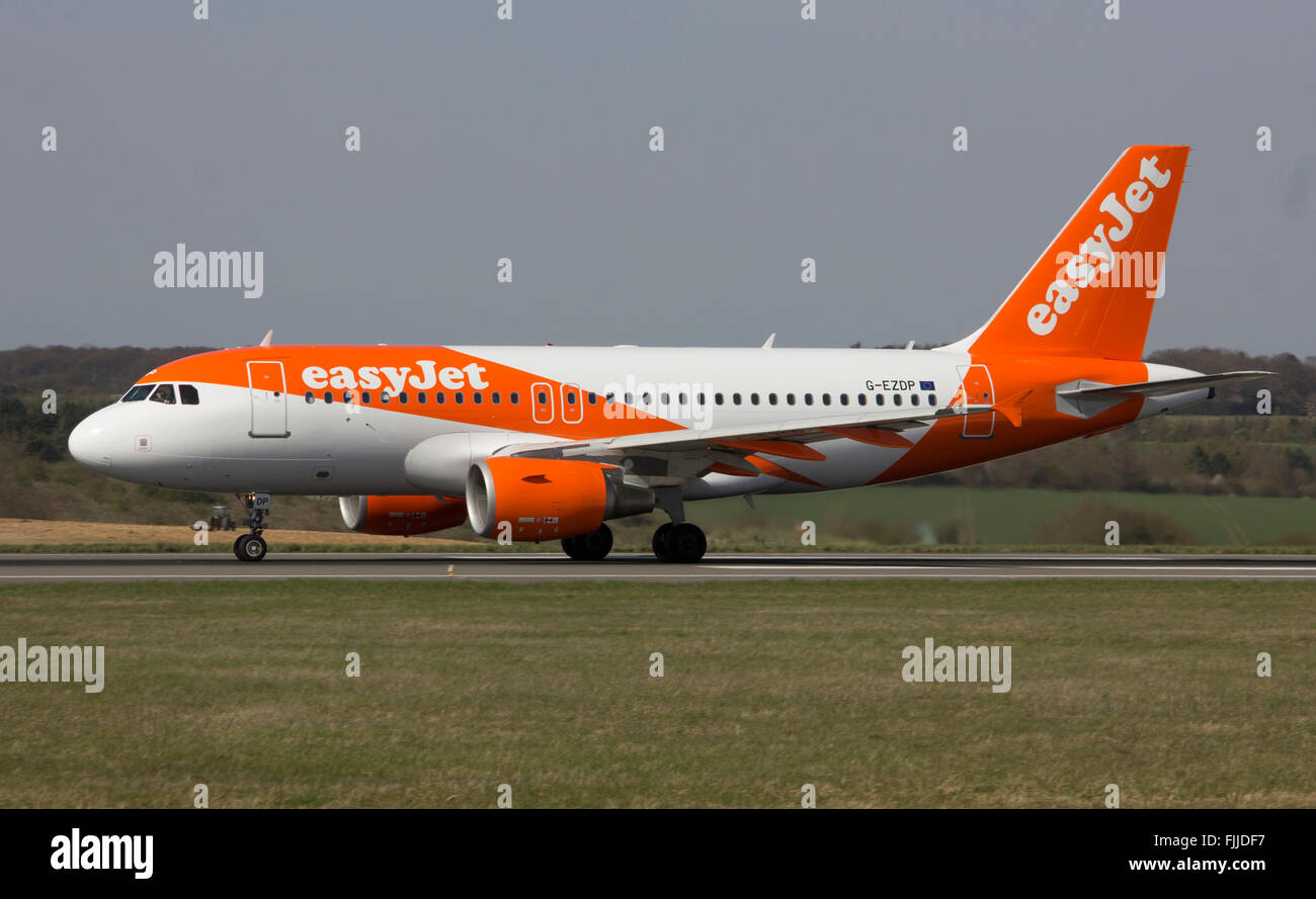 Airbus A319 easyJet compagnie aeree a LTN London Luton Airport Foto Stock