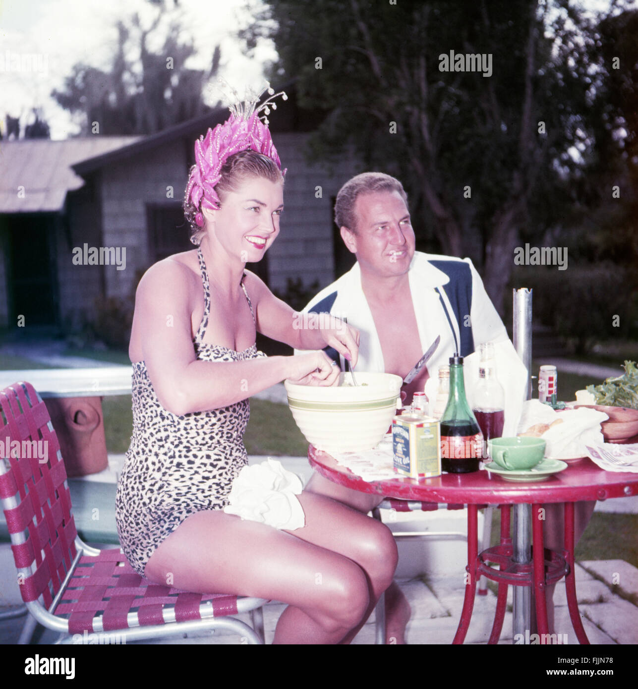 Esther Williams con il marito Ben Gage durante le riprese di facile da amare, in Winter Haven, Florida, 1953. Foto Stock