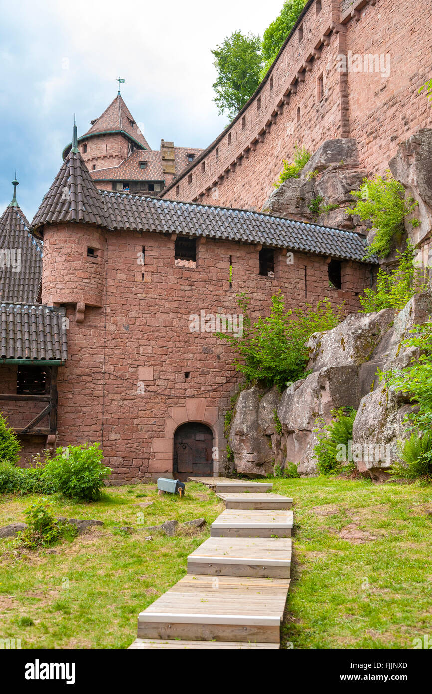 Castello / Chateau du Haut Koenigsbourg, Orschwiller, Alsazia strada del vino, Bas Rhin, Francia Europa Foto Stock