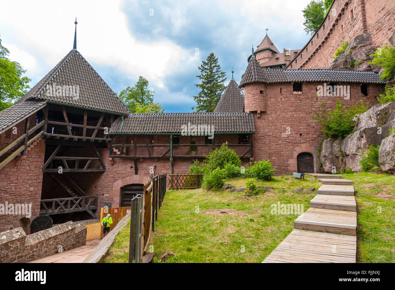Castello / Chateau du Haut Koenigsbourg, Orschwiller, Alsazia strada del vino, Bas Rhin, Francia Europa Foto Stock