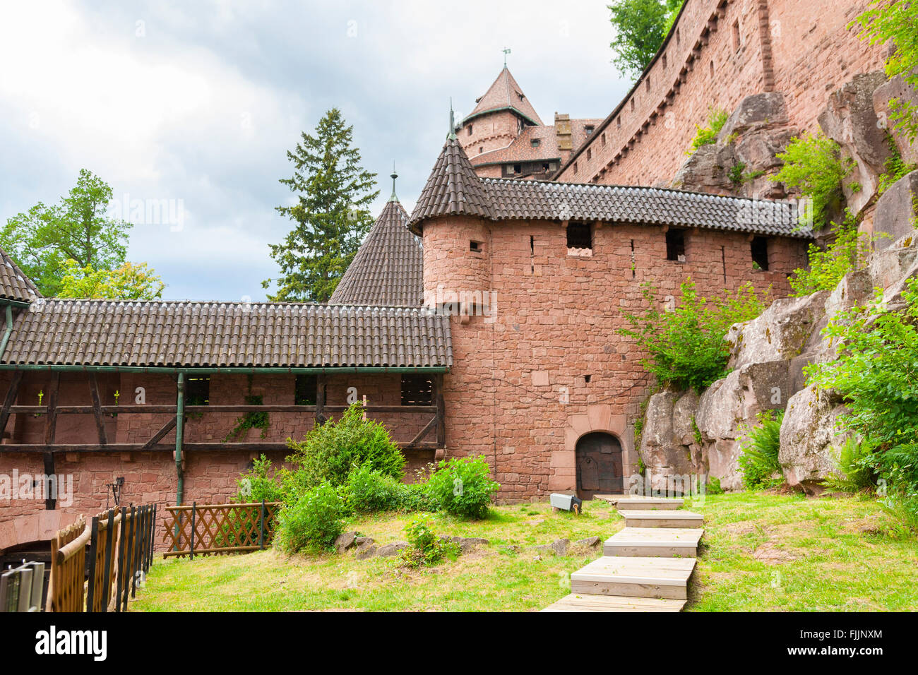 Castello / Chateau du Haut Koenigsbourg, Orschwiller, Alsazia strada del vino, Bas Rhin, Francia Europa Foto Stock