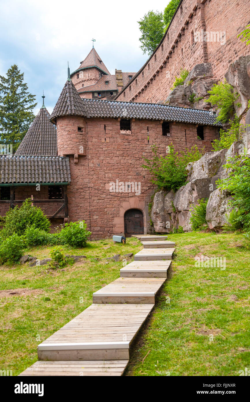 Castello / Chateau du Haut Koenigsbourg, Orschwiller, Alsazia strada del vino, Bas Rhin, Francia Europa Foto Stock