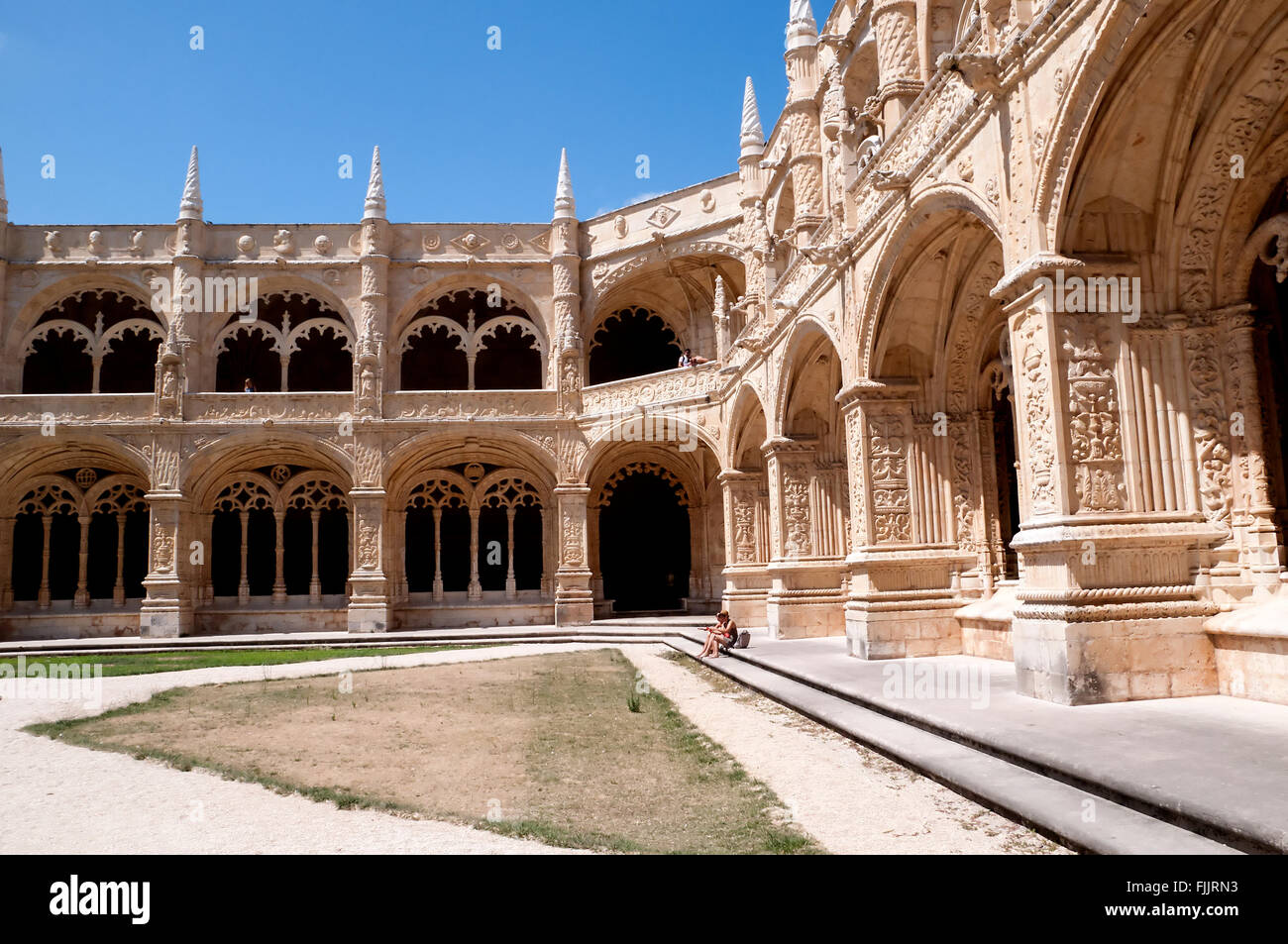 Il chiostro del Monastero dos Jerónimos a Belem Lisbona Portogallo Foto Stock