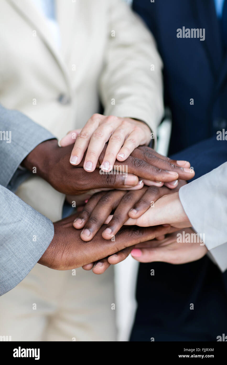 Close up di gente di affari le mani insieme Foto Stock