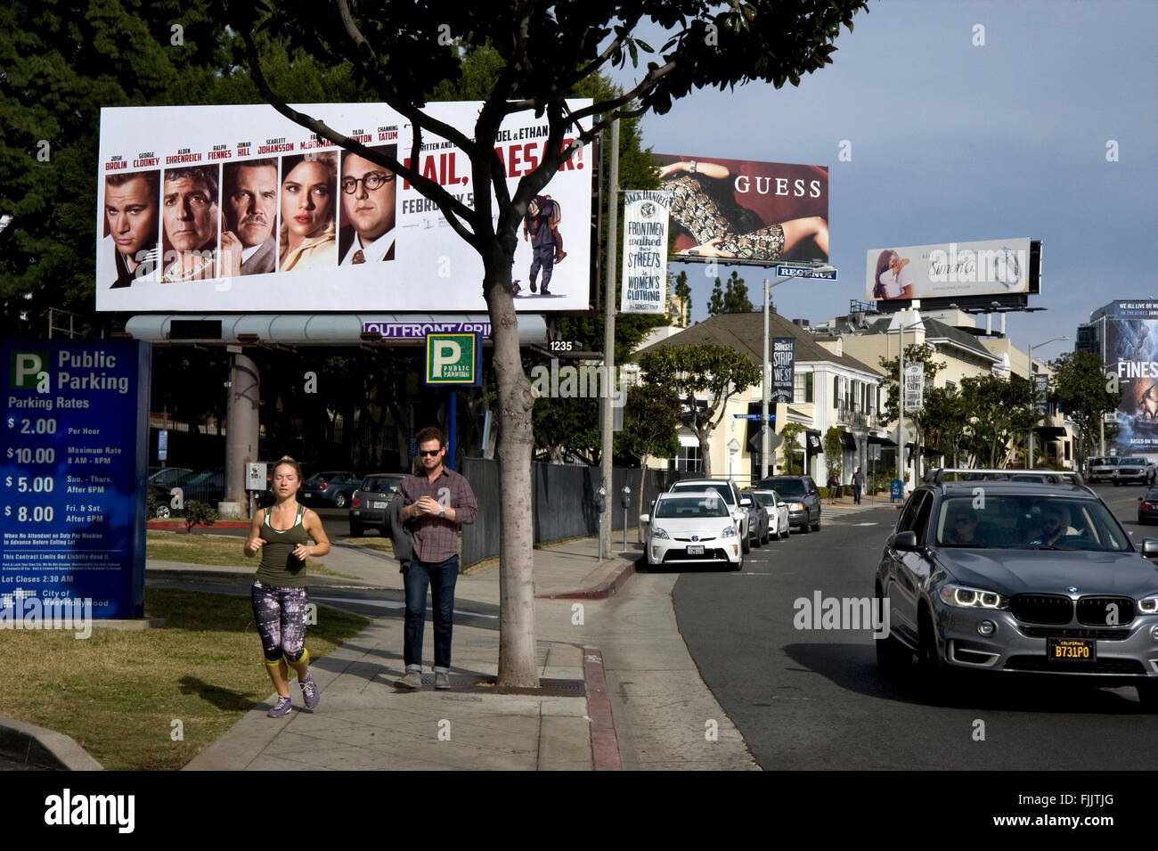 Affissioni sulla Sunset Strip di Los Angeles a promuovere il film Ave Cesar dai fratelli Cohen e con George Clooney Foto Stock