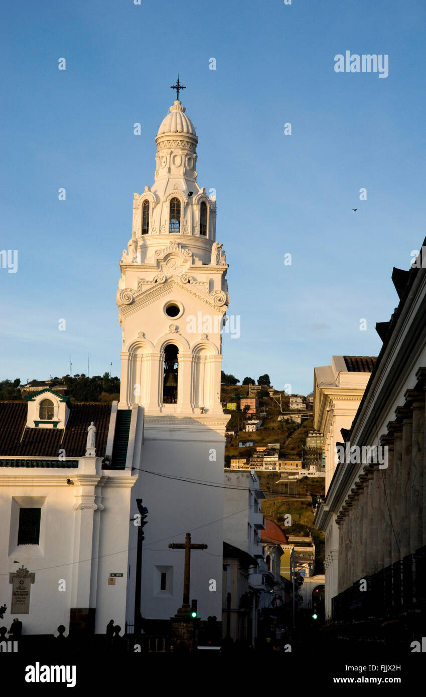 Architettura storica nel centro civico di Quito, Ecuador Foto Stock