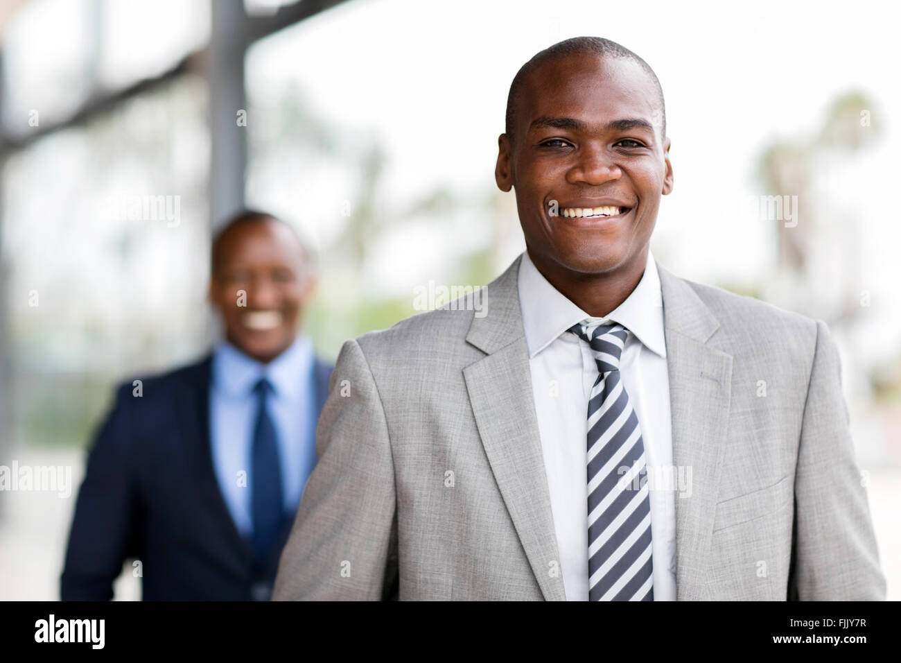 Moderno e giovane imprenditore africano ritratto in office Foto Stock