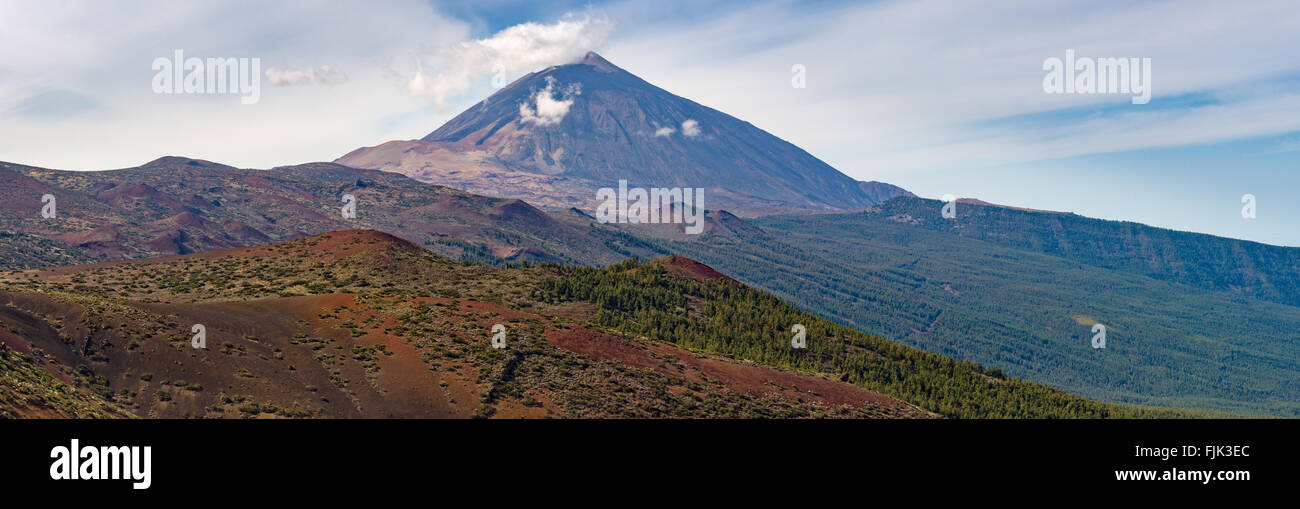 Vista panoramica di El vulcano Teide e Parque Nacional dal Mirador de La Tarta, Tenerife Foto Stock