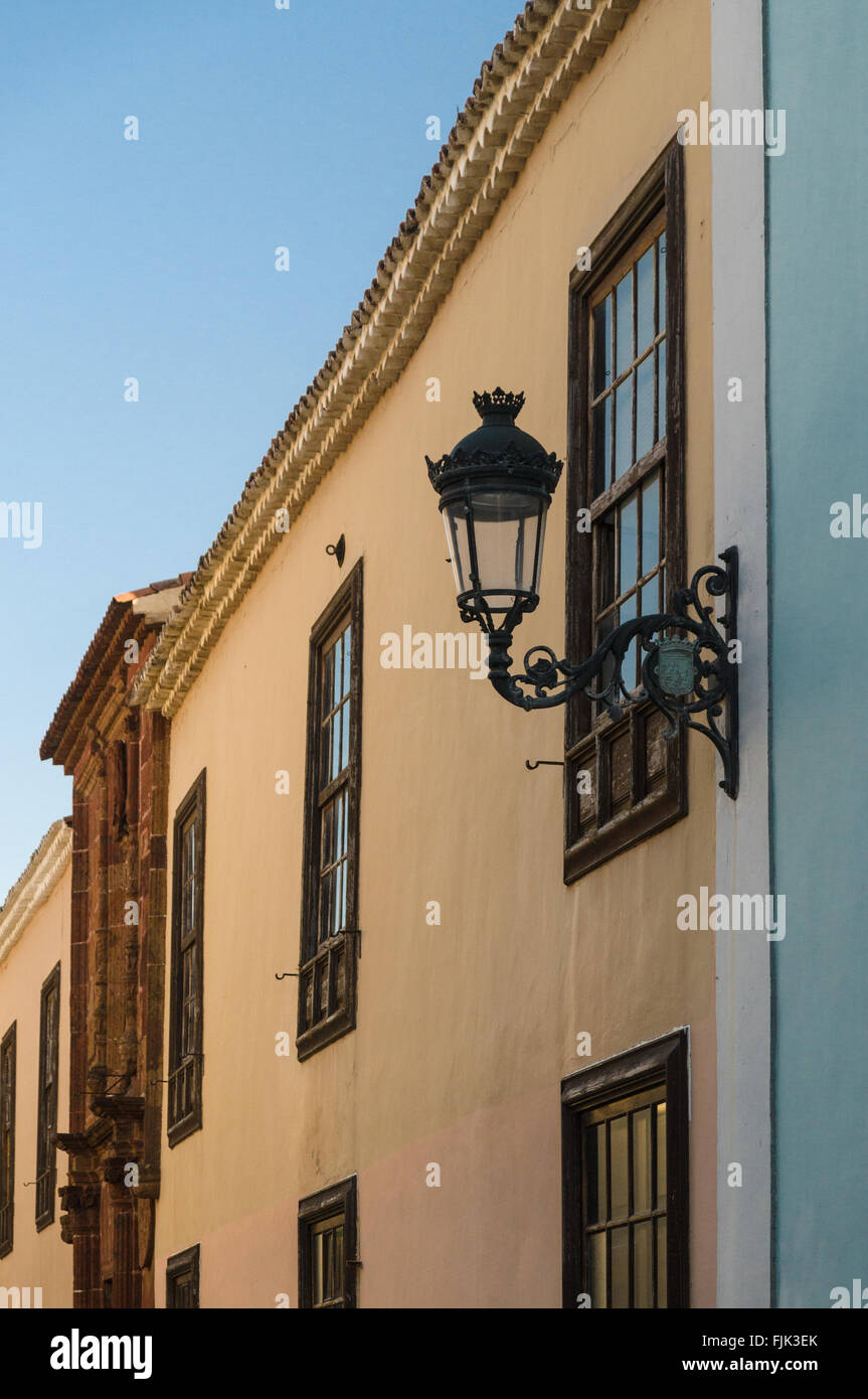 Facciata tradizionale di casa coloniale di La Laguna, Tenerife, Spagna Foto Stock