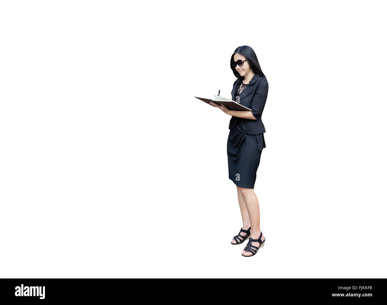 Isolato Asian business donne permanente e la scrittura giù sulla nota libro su sfondo bianco Foto Stock