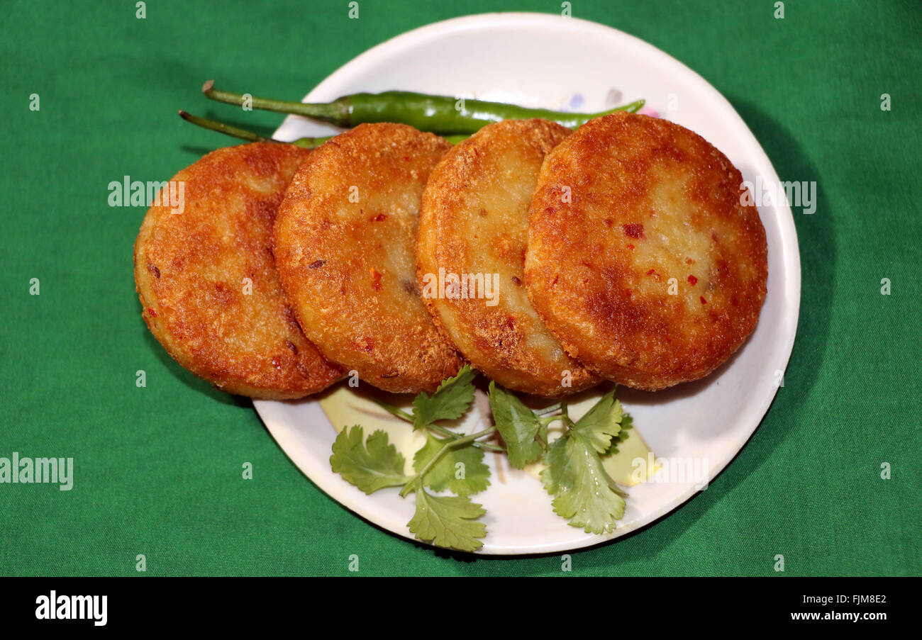 , Aloo Tikki o fritte polpette di patate Foto Stock