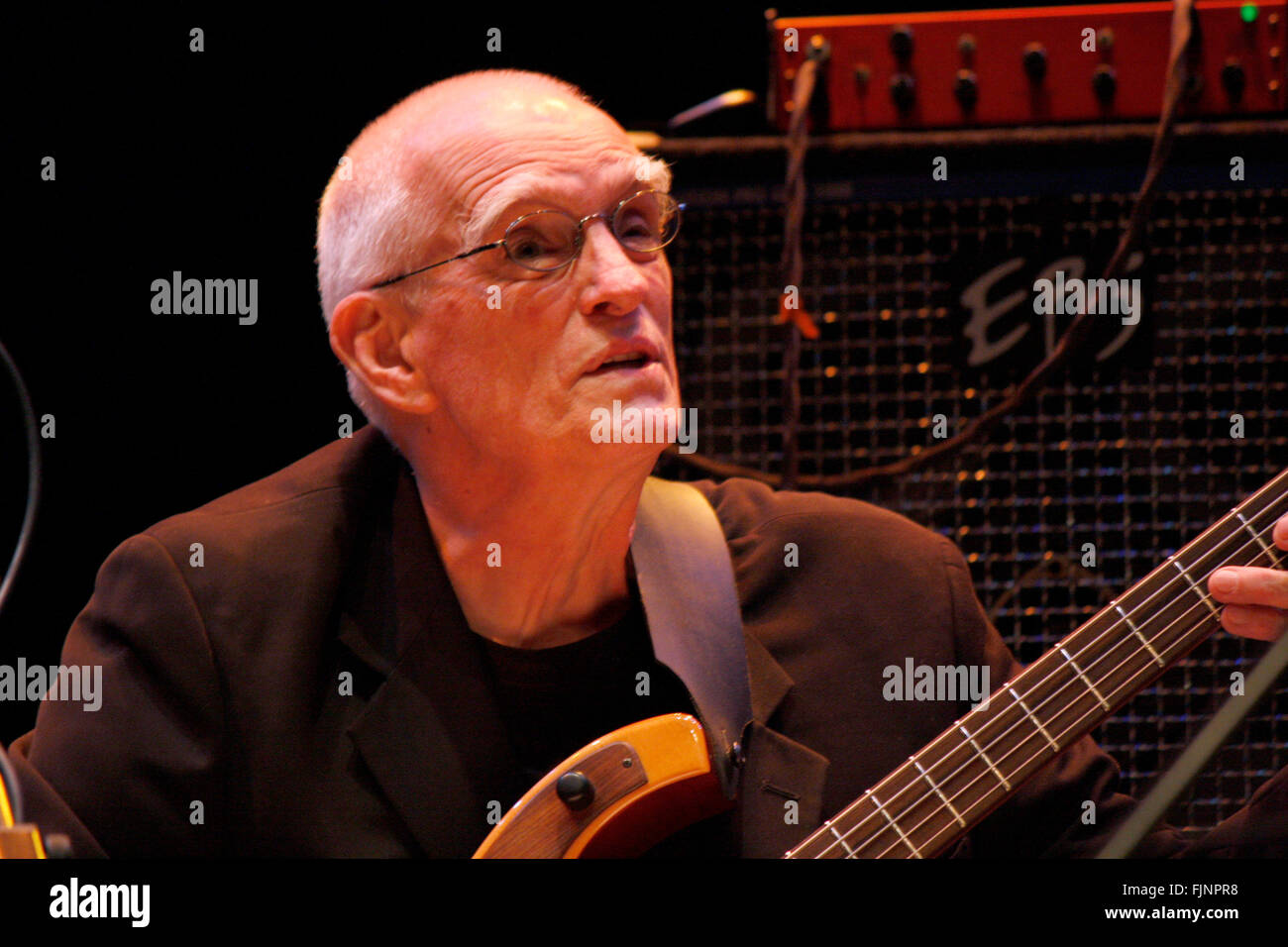 Steve Swallow - Auftritt von 'The Swallow Quintett', Jazzfest 2011, l'Haus der Berliner Festspiele, 6. Novembre 2011, Berlino. Foto Stock