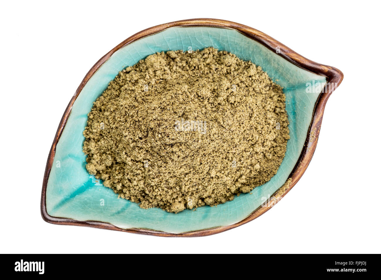 I semi di canapa proteine in polvere su un isolato di foglia di ceramica a forma di tazza, vista dall'alto Foto Stock