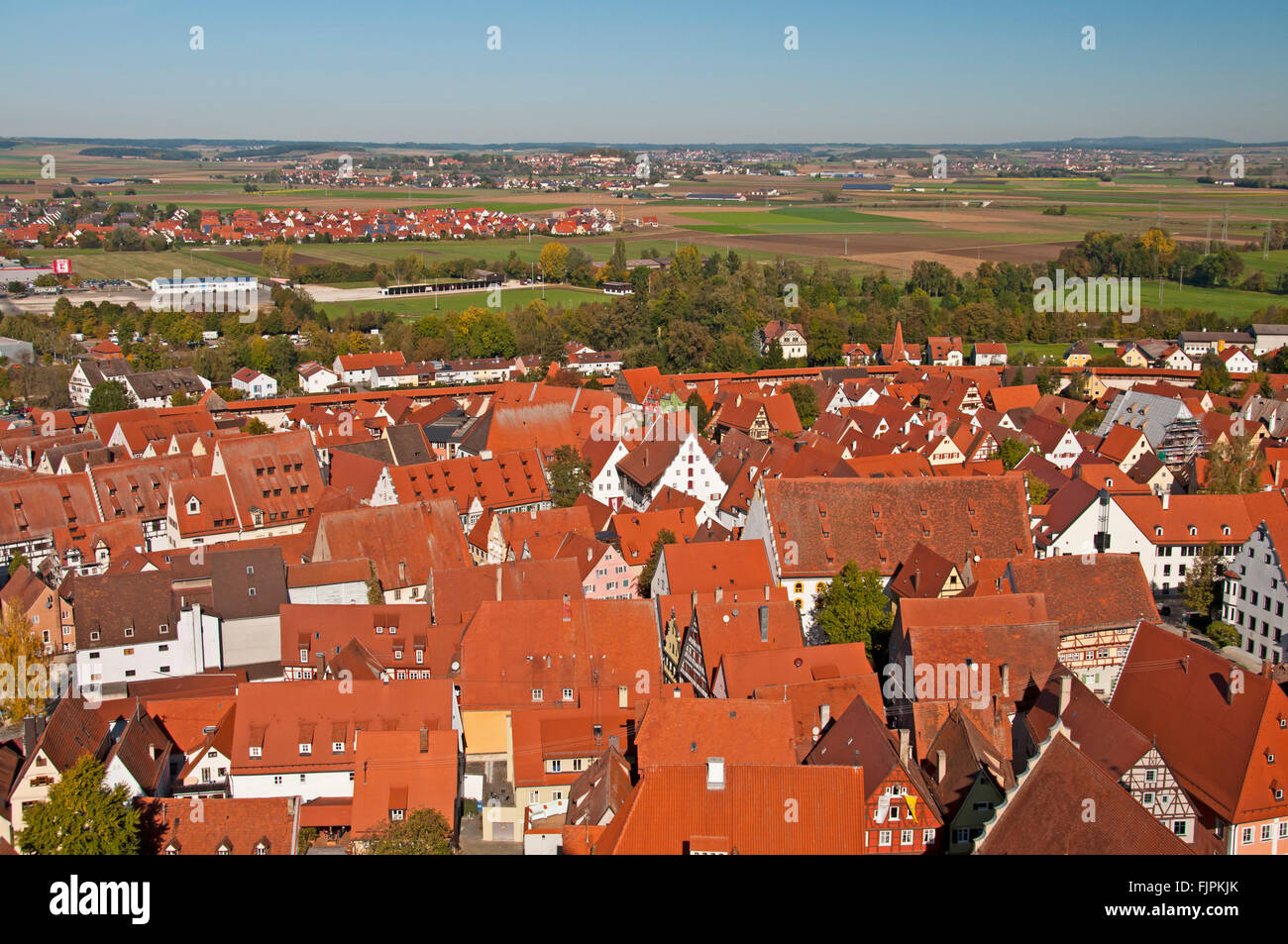 Geografia / viaggi, Germania, Nördlingen, viste sulla città / cityscapes, vista dalla torre di protestante del San Giorgio chiesa parrocchiale, Additional-Rights-Clearance-Info-Not-Available Foto Stock