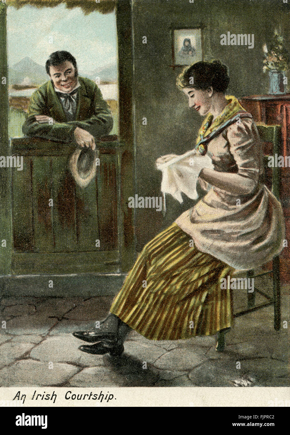 Un corteggiamento irlandese - uomo che parla di una donna in un cottage facendo ricamo, cartolina Foto Stock