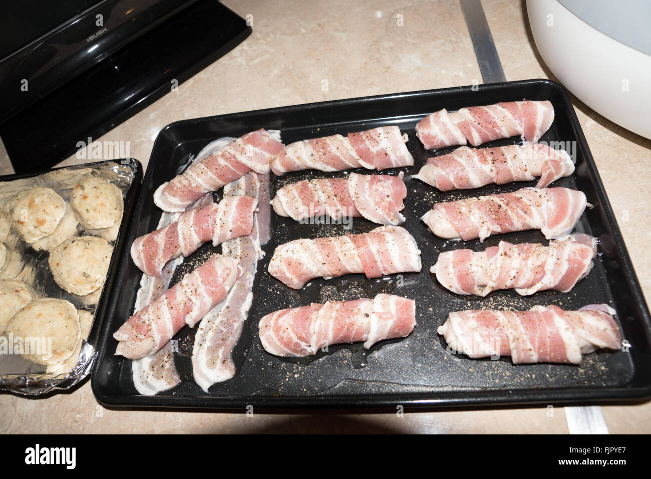 CHIPOLATA PREPARATA PER IL FORNO Foto Stock