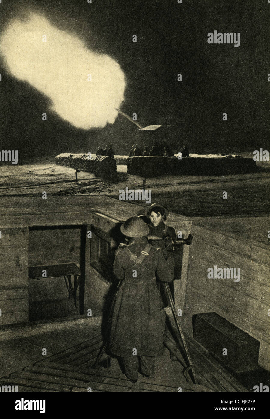 Anti-aerei donne di ausiliari di servizio territoriale / ATS il funzionamento di un telescopio di identificazione. Foto Stock