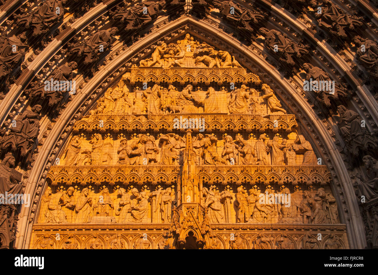 Geografia / viaggi, Germania, Colonia, chiese, il principale portale della facciata ovest della cattedrale di Colonia, vista esterna, Additional-Rights-Clearance-Info-Not-Available Foto Stock