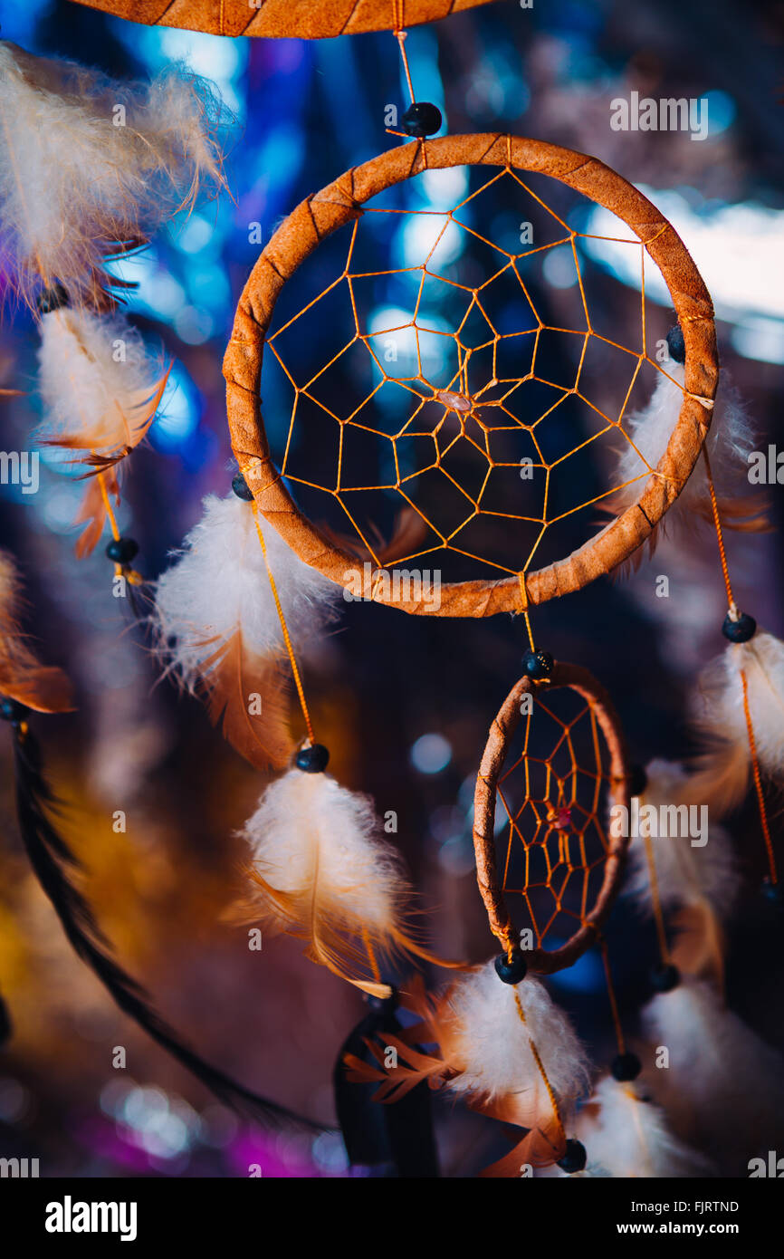 Dream Catcher sul luminoso sfondo multicolore Foto Stock