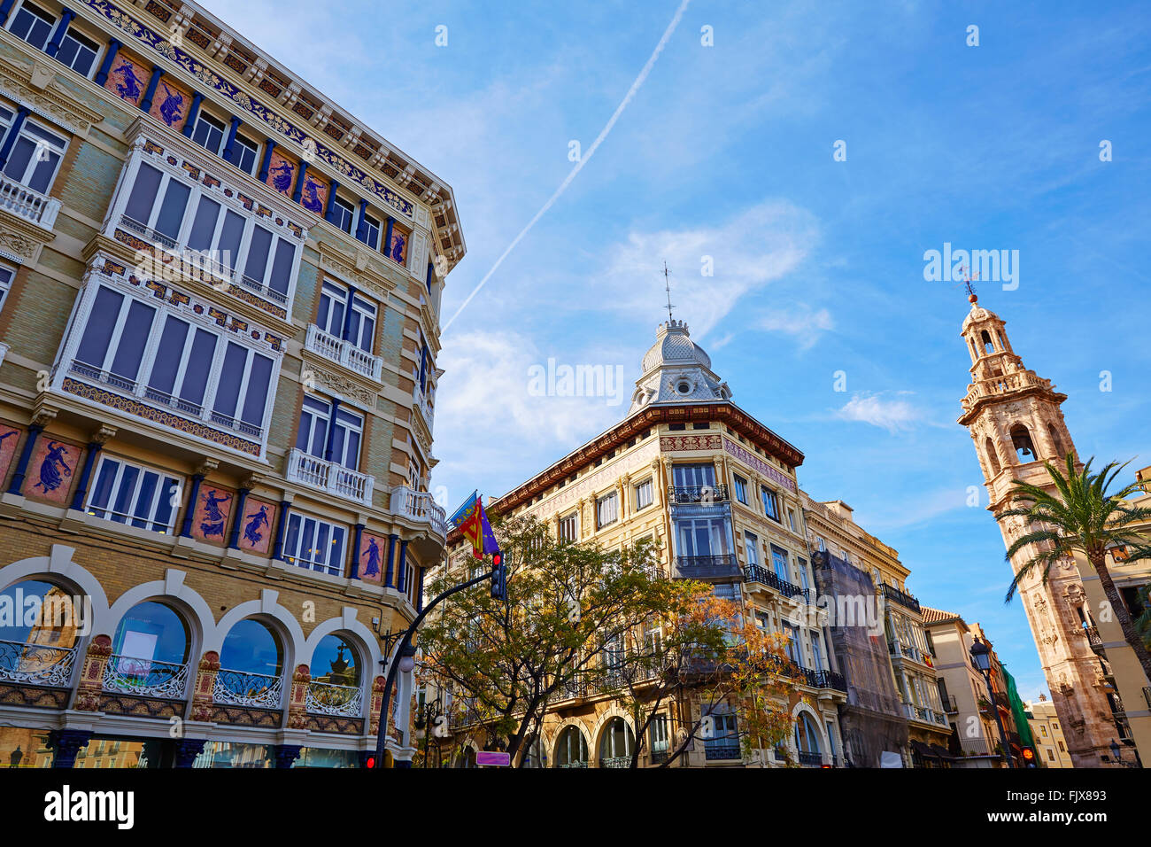 Valencia Casa Isla de Cuba e Santa Catalina chiesa torre a La Paz street di Spagna Foto Stock