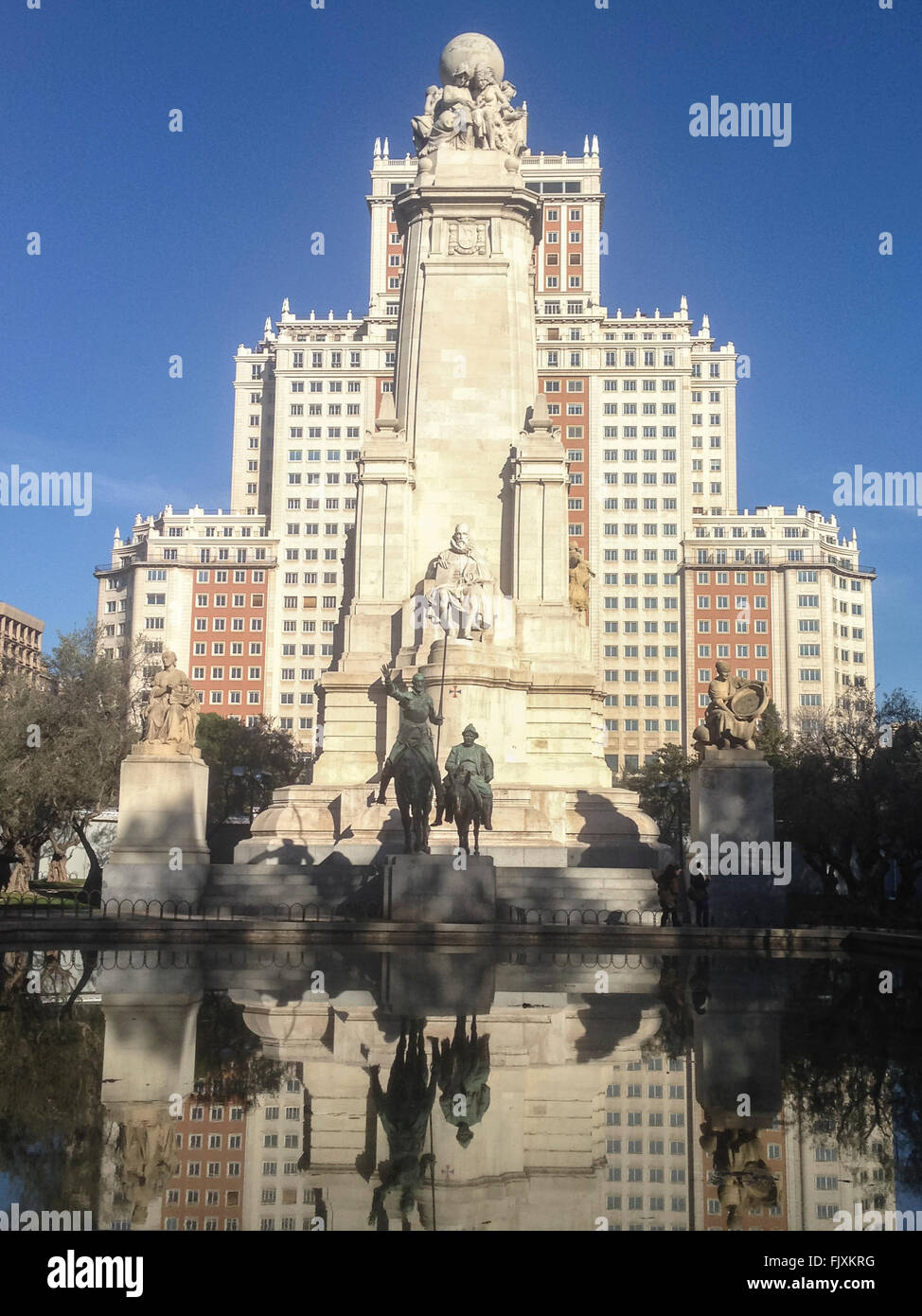 Sculture in bronzo di Don Chisciotte e Sancho Panza sulla piazza di Spagna, Madrid Foto Stock