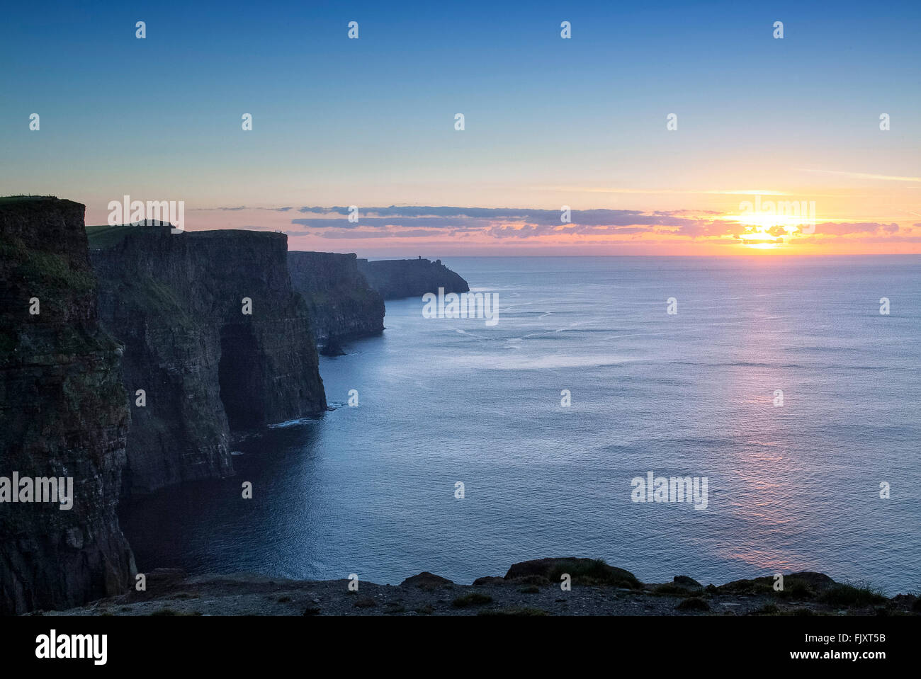 Tramonto alle scogliere di Moher Clare Irlanda Foto Stock