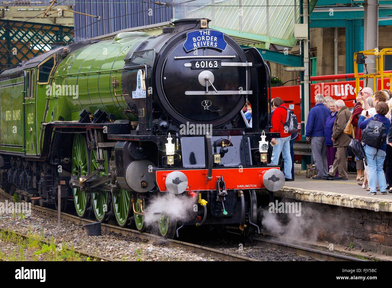 Treno a vapore Peppe LNER Classe A1 60163 Tornado. Carlisle stazione ferroviaria, Carlisle, Cumbria, Linea principale della Costa Occidentale, Inghilterra. Foto Stock