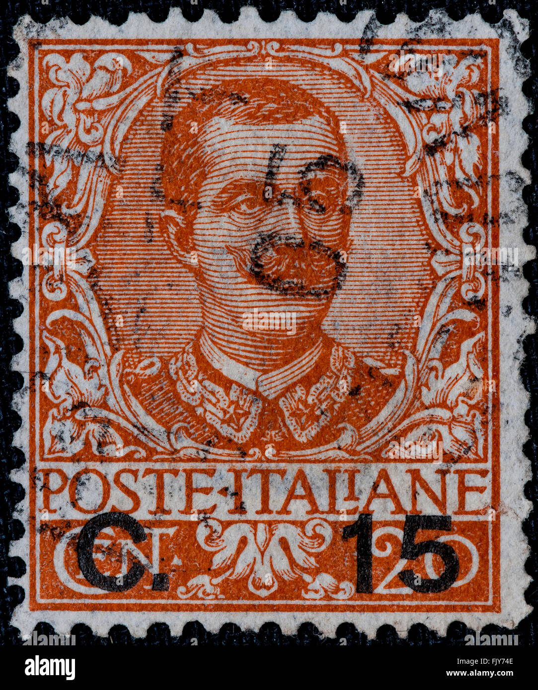 1905 - vecchi francobolli usati del Regno d'Italia il Re Vittorio Emanuele  III sovradipinta - 15 c Foto stock - Alamy