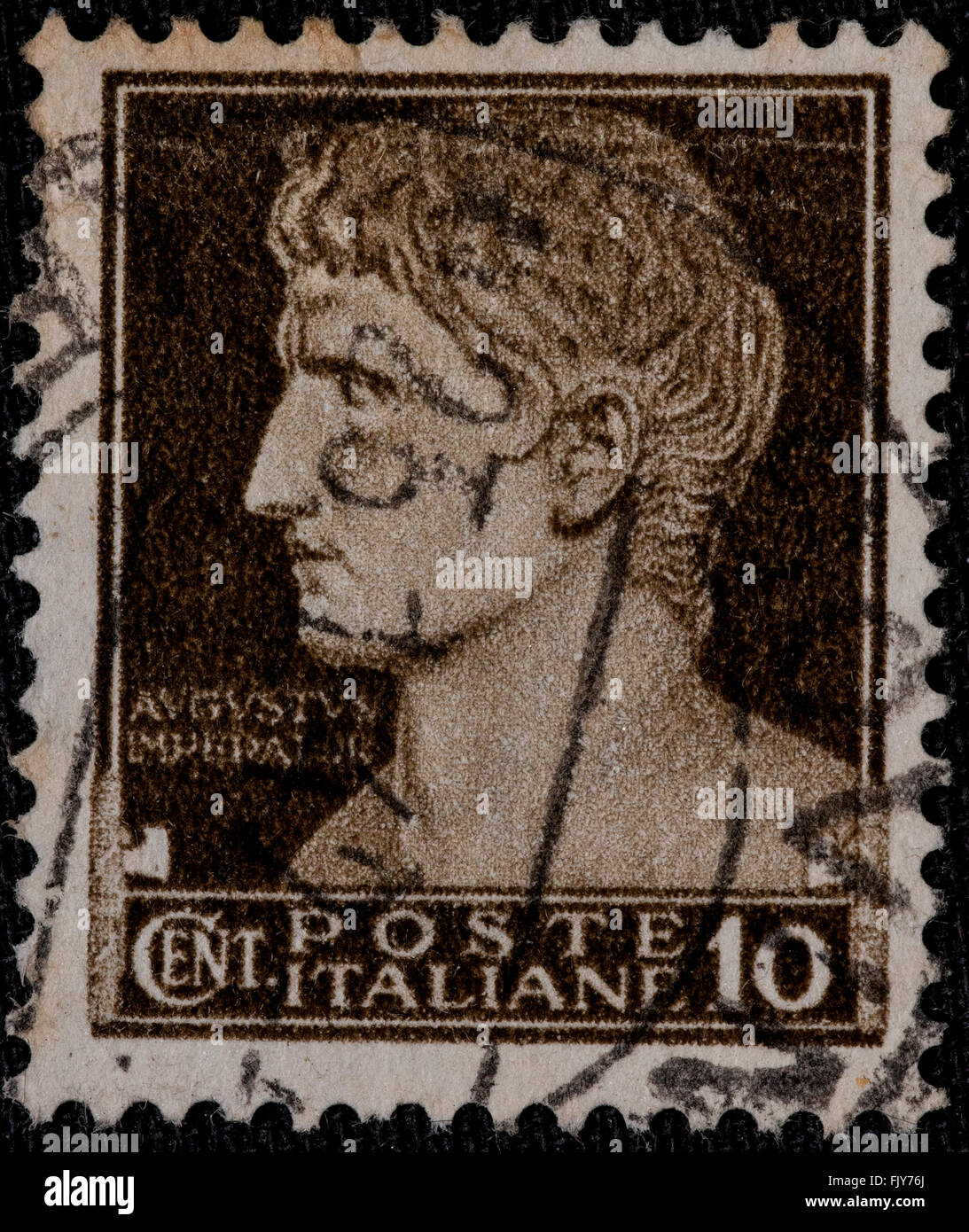 Francobollo raffigurante il busto dell'Imperatore Augusto rilasciato dal  Regno di Italia da 10 centesimi Foto stock - Alamy