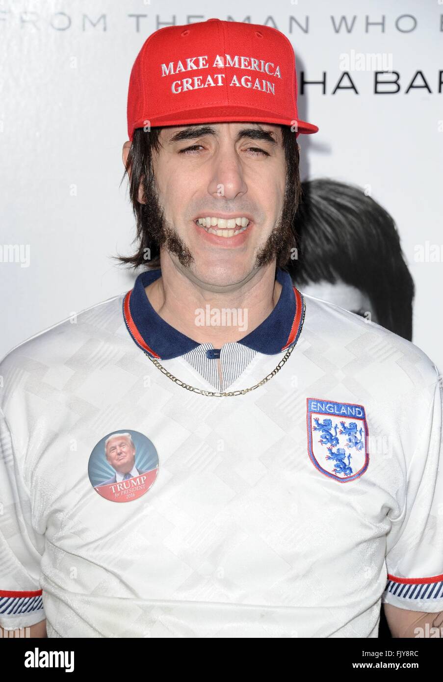 Los Angeles, CA, Stati Uniti d'America. 3 Mar, 2016. Sacha Baron Cohen presso gli arrivi per i fratelli GRIMSBY Premiere, il Regency Village Theatre di Los Angeles, CA 3 marzo 2016. Credito: Dee Cercone/Everett raccolta/Alamy Live News Foto Stock