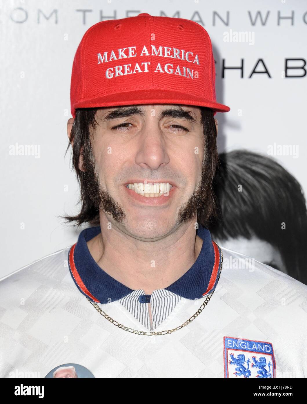 Los Angeles, CA, Stati Uniti d'America. 3 Mar, 2016. Sacha Baron Cohen presso gli arrivi per i fratelli GRIMSBY Premiere, il Regency Village Theatre di Los Angeles, CA 3 marzo 2016. Credito: Dee Cercone/Everett raccolta/Alamy Live News Foto Stock