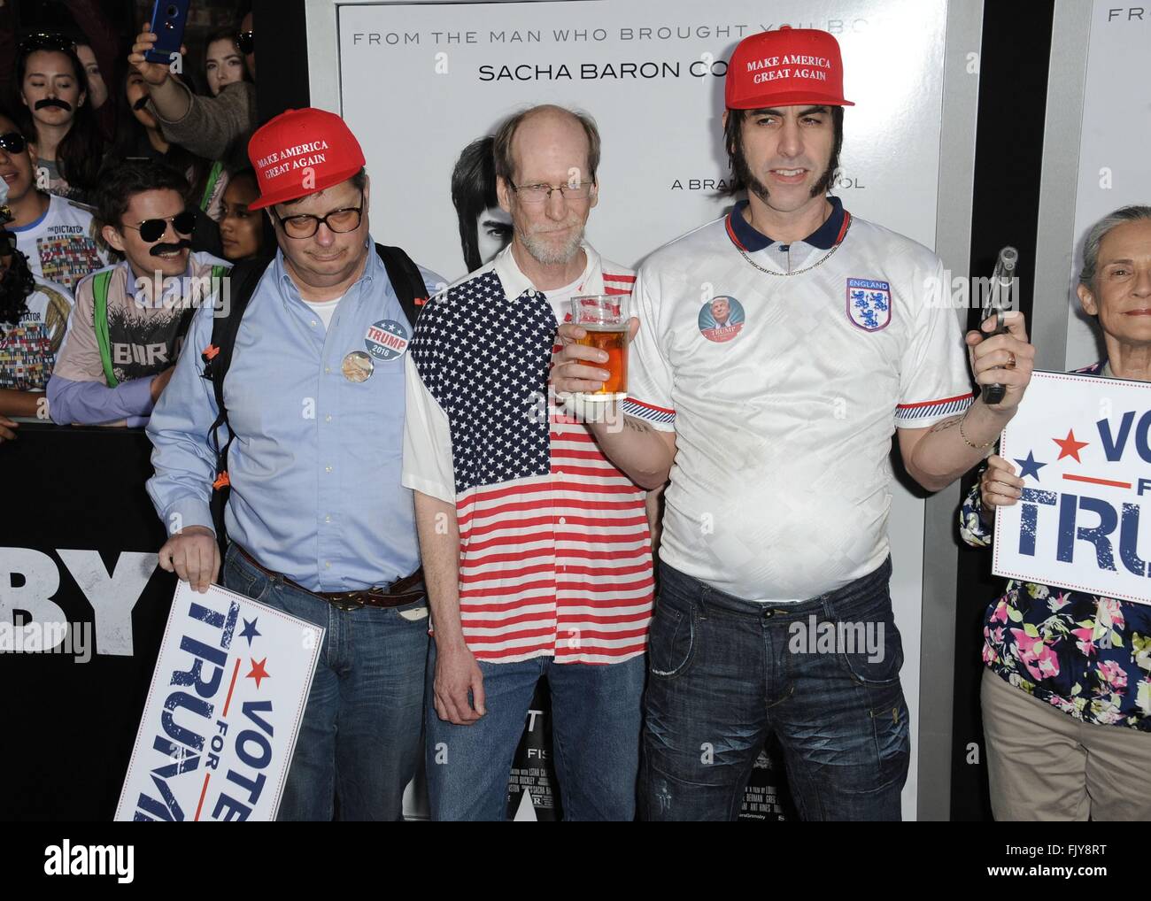 Los Angeles, CA, Stati Uniti d'America. 3 Mar, 2016. Sacha Baron Cohen presso gli arrivi per i fratelli GRIMSBY Premiere, il Regency Village Theatre di Los Angeles, CA 3 marzo 2016. Credito: Dee Cercone/Everett raccolta/Alamy Live News Foto Stock