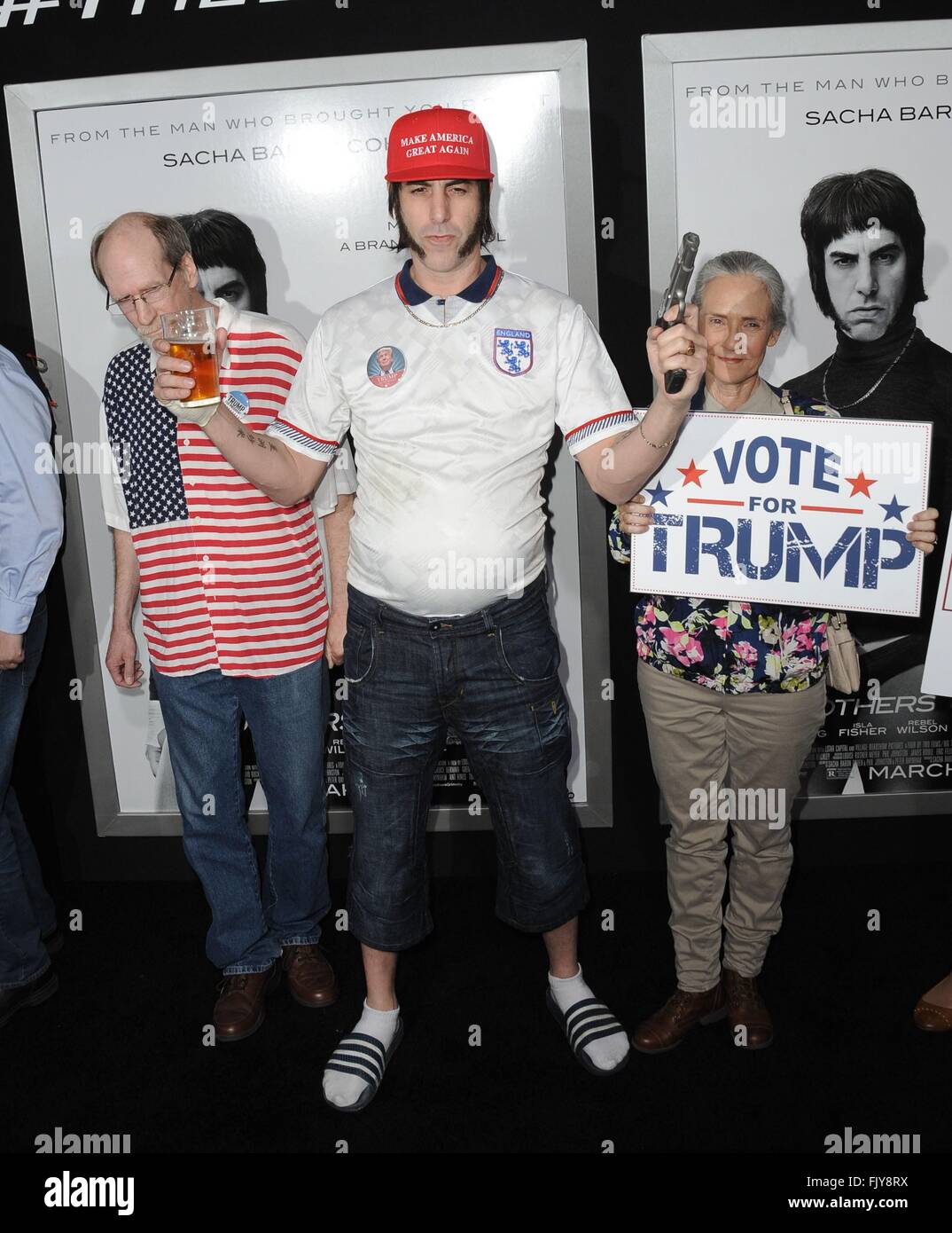 Los Angeles, CA, Stati Uniti d'America. 3 Mar, 2016. Sacha Baron Cohen presso gli arrivi per i fratelli GRIMSBY Premiere, il Regency Village Theatre di Los Angeles, CA 3 marzo 2016. Credito: Dee Cercone/Everett raccolta/Alamy Live News Foto Stock