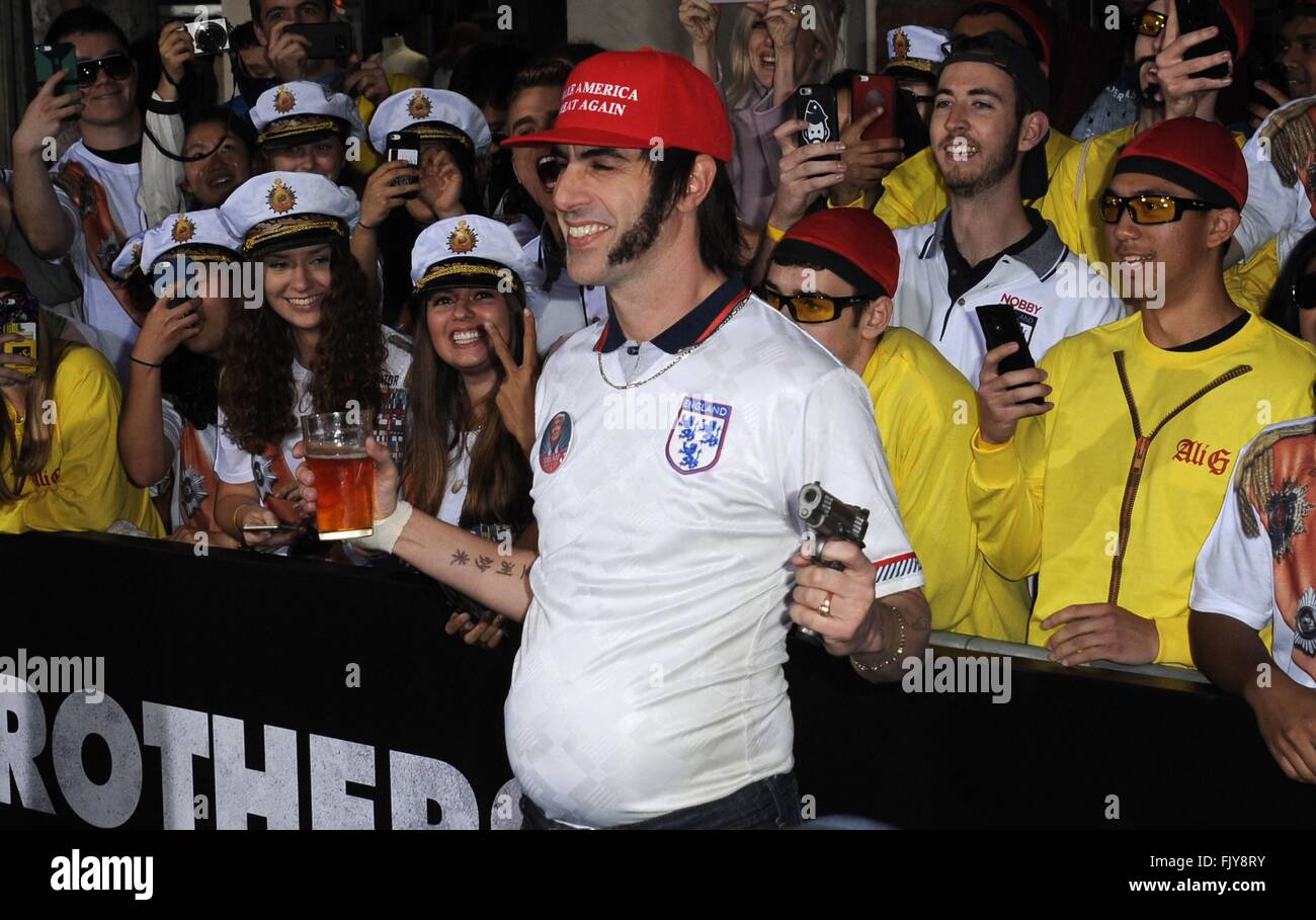 Los Angeles, CA, Stati Uniti d'America. 3 Mar, 2016. Sacha Baron Cohen presso gli arrivi per i fratelli GRIMSBY Premiere, il Regency Village Theatre di Los Angeles, CA 3 marzo 2016. Credito: Dee Cercone/Everett raccolta/Alamy Live News Foto Stock