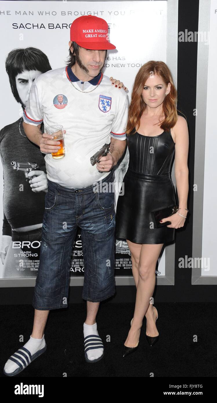 Los Angeles, CA, Stati Uniti d'America. 3 Mar, 2016. Sacha Baron Cohen, Isla Fisher presso gli arrivi per i fratelli GRIMSBY Premiere, il Regency Village Theatre di Los Angeles, CA 3 marzo 2016. Credito: Dee Cercone/Everett raccolta/Alamy Live News Foto Stock